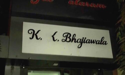 गुजरात में इस चाय वाले के पास पैसा देखकर आयकर वाले भी देखते रह गये!