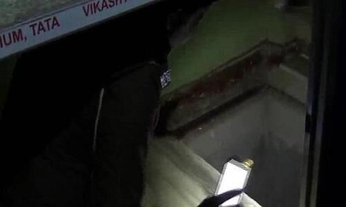 मुंगेर में मंदिर के तहखाने से चलता था अवैध शराब का धंधा