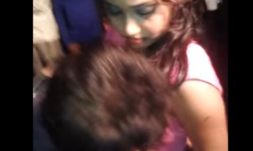 देखें वीडियो: लड़की ने जैसे ही सारी मर्यादाओं को तोडकर अश्लीलता की सीमा तोड़ी!