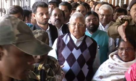 जेल में लालू यादव से मिले जदयू के ये नेता, फिर खेला लालू ने जेल से खेल , मची बिहार में खलबली जेल में लालू यादव से मिले जदयू के ये नेता, फिर खेला लालू ने जेल से खेल , मची बिहार में खलबली