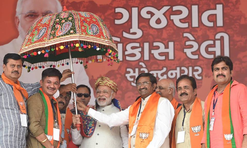 गुजरात में नर्वस हो चुके मोदी दोहरा रहे हैं बिहार में की गयी गलतियां!