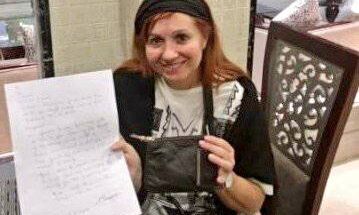 खुश होकर विदेशी महिला ने वाराणसी पुलिस को थैंक्यू कहा, जाने कारण