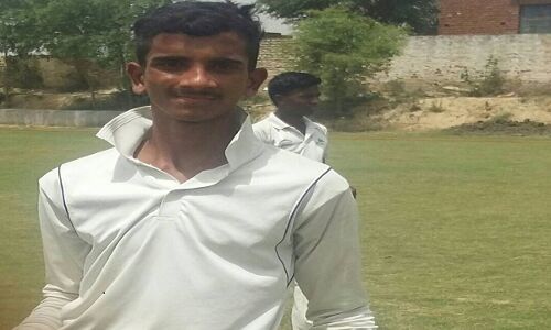 द्रोणाचार्य अकेडमी की टीम के खिलाफ खेलकर विशाल ठाकुर बने मैच के हीरो