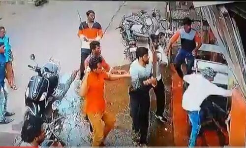 कैमरे में कैद हुआ LIVE मर्डर, 70 सेकंड में तलवार से किए 70 वार, देखने वालों की कांपी रूह