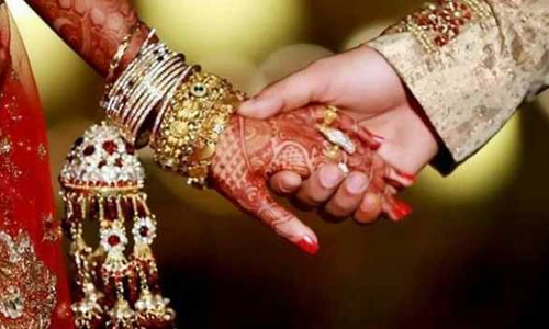 बारात में आए कपड़े और गहने देख भड़की दुल्हन, जयमाला के बाद तोड़ी शादी