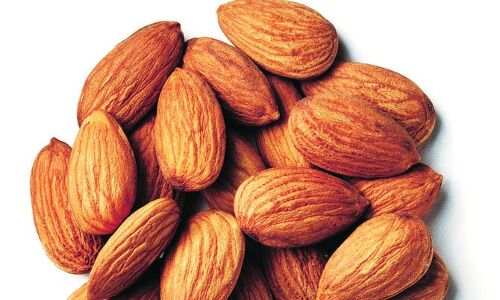 आखिर क्यों दी जाती है बादाम भिगोकर खाने की सलाह!