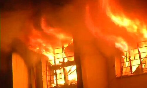 होटल में आग लगने से दो बच्चो समेत चार की जलकर दर्दनाक मौत होटल में आग लगने से दो बच्चो समेत चार की जलकर दर्दनाक मौत