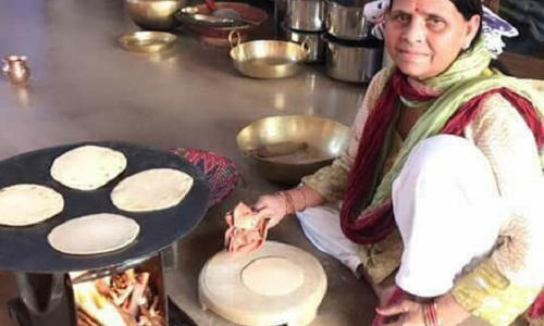 बिहार में छठ की धूम: राबड़ी देवी ऐसे मना रही हैं छठ पूजा, तेजस्वी ने शेयर की तस्वीर