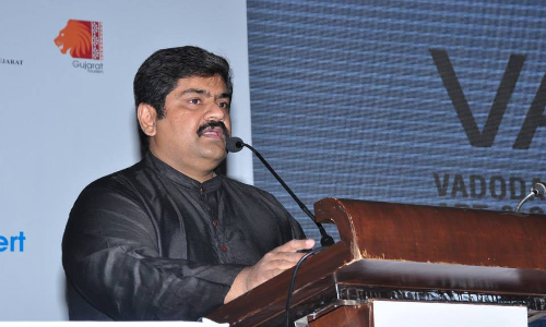 गुजरात में 2654 करोड़ रुपये का नया बैंक फ्रॉड आया सामने, CBI छापे से पहले उद्योगपति फरार गुजरात में 2654 करोड़ रुपये का नया बैंक फ्रॉड आया सामने, CBI छापे से पहले उद्योगपति फरार