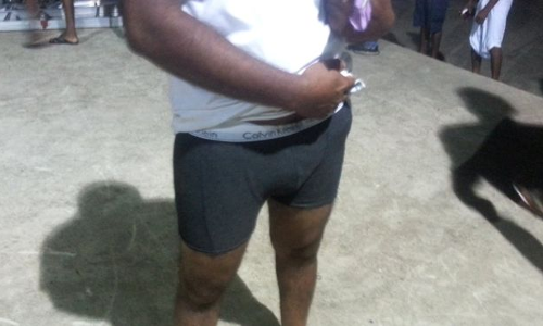 कपल का धर्म जानने के लिए सरेआम उतरवाई पेंट, और फिर कपल का धर्म जानने के लिए सरेआम उतरवाई पेंट, और फिर