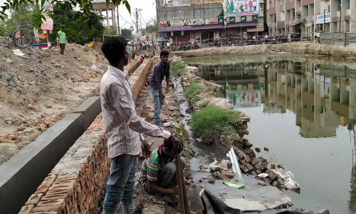 करोडो रुपये के सरकारी जमीन पर धनपशु ने किया अवैध कब्जा..... योगी सरकार को दी खुली चुनौती करोडो रुपये के सरकारी जमीन पर धनपशु ने किया अवैध कब्जा..... योगी सरकार को दी खुली चुनौती