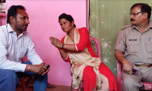 रिश्ते में भाई-बहन में हुआ प्यार, शादी की जिद पर अड़ी लड़की, पहुंची पुलिस लेकर