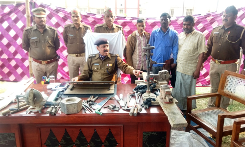 कासगंज पुलिस की बडी कार्यवाही, नाजायज असलाह बनाने की दो फैक्ट्रियों का किया भंडाफोड़