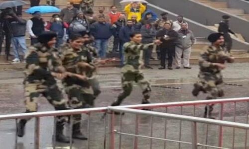 BSF महिला सैनिकों ने बॉर्डर पर लगाए ठुमके, वीडियो हुआ वायरल