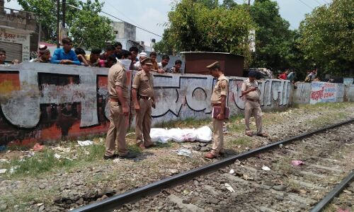 मुरादाबाद में ट्रेन से कटकर युवक की मौत हो गई