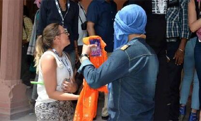 भगवा रंग का दुपट्टा भी उतरवाया लडकियों का जानिए क्यों? हिन्दू संगठनो में रोष! भगवा रंग का दुपट्टा भी उतरवाया लडकियों का जानिए क्यों? हिन्दू संगठनो में रोष!