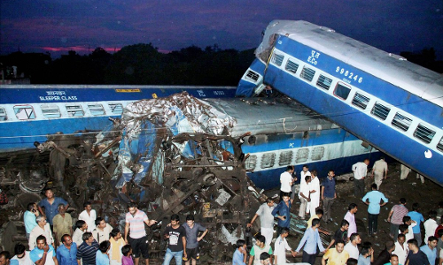 मुजफ्फरनगर रेल हादसे में कार्रवाई, 4 अधिकारी सस्पेंड, तीन अधिकारियों को छुट्टी पर भेजा