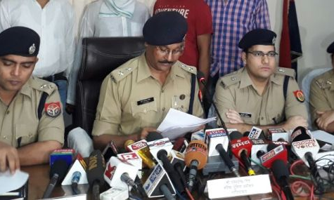 गाजियाबाद पुलिस का अनोखा काम, मोदीनगर का पूरा थाना किया लाइन हाजिर गाजियाबाद पुलिस का अनोखा काम, मोदीनगर का पूरा थाना किया लाइन हाजिर