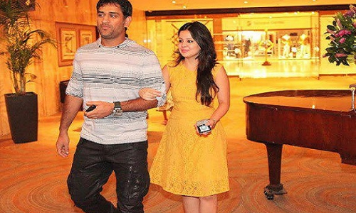 झक मार के गाने पर जमकर नाचे महेंद्र सिंह धोनी, वायरल हुआ VIDEO