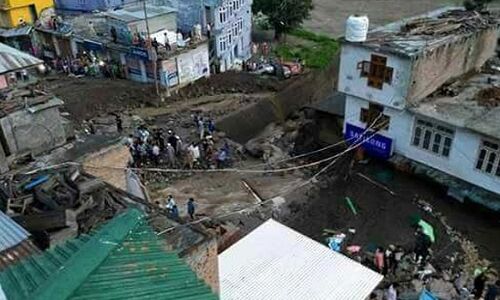 जम्मू-कश्मीर के डोडा में बादल फटने से भारी तबाही, 6 लोगों की मौत, मलबे में दबे हैं कई लोग