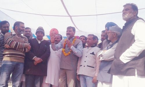 बीजेपी उम्मीदवार के समर्थन में आये मुस्लिम, देंगे वोट बीजेपी उम्मीदवार के समर्थन में आये मुस्लिम, देंगे वोट