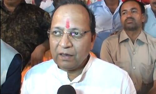 बीजेपी की रात्रि चौपाल में चले लात घूंसे, राष्ट्रीय महामंत्री अरुण सिंह हैरान, बुलाई अतिरिक्त पुलिस, देखें वीडियो