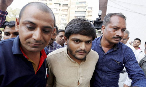 मारपीट और लूट के मामले में हार्दिक पटेल गिरफ्तार