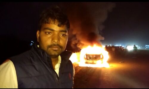 चलती कार में अचानक लगी आग,चारो गेट हो गए लॉक,कार सवारो ने ऐसे बचाई जान