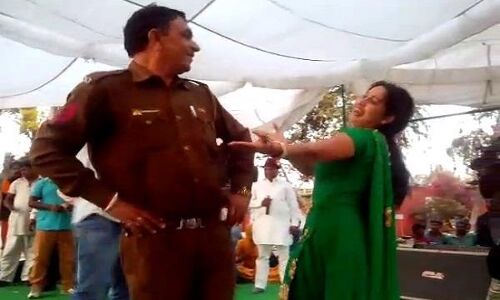 बार बालाओं संग जेल में वार्डन का अश्लील डांस, VIDEO हुआ वायरल