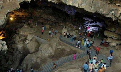 इस गुफा में रखा है भगवान गणेश का कटा हुआ सिर, छुपा है दुनिया के अंत का रहस्य इस गुफा में रखा है भगवान गणेश का कटा हुआ सिर, छुपा है दुनिया के अंत का रहस्य