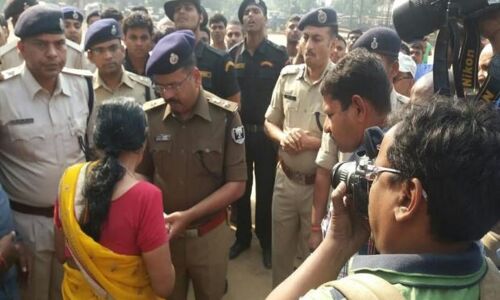 भागलपुर में तनाव, आईजी , डीआईजी समेत सभी अधिकारी मौजूद, स्तिथि तनावपूर्ण भागलपुर में तनाव, आईजी , डीआईजी समेत सभी अधिकारी मौजूद, स्तिथि तनावपूर्ण