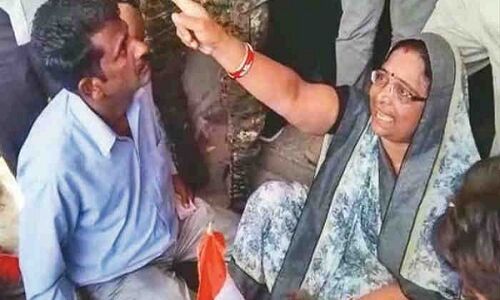 मंदसौर: किसान आंदोलन के बीच कांग्रेस महिला विधायक की भड़काऊ टिप्पणी वाला वीडियो हुआ वायरल मंदसौर: किसान आंदोलन के बीच कांग्रेस महिला विधायक की भड़काऊ टिप्पणी वाला वीडियो हुआ वायरल