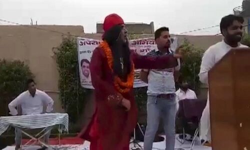 VIDEO: नाथूराम गोडसे के कार्यक्रम में स्वामी ओम की लोगों ने की जमकर पिटाई, खुला बड़ा राज