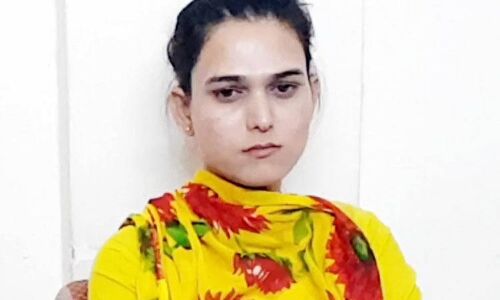 इस युवती के रौब से अफसर खाते थे खौफ, पोल खुली तो उड़ गए होश!