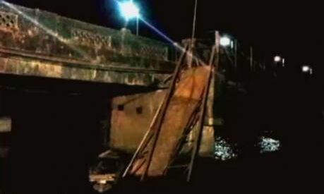 गोवा में पुल हादसे में 2 की मौत लगभग 50 लापता