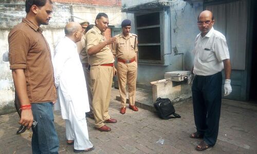 सीओ सिटी आवास के पास बदमाशों ने घर मे घुसकर की लूट, बेटी की मौत,माँ की हालत गम्भीर