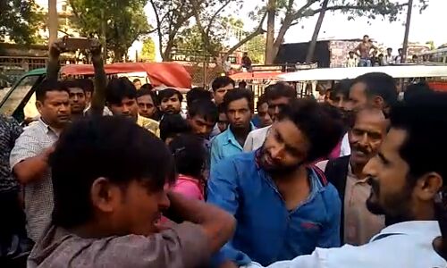 एक दरिंदे ने पड़ोस की ही मासूम बच्ची को बहला फुसलाकर उसकी अस्मत को रोंद डाला एक दरिंदे ने पड़ोस की ही मासूम बच्ची को बहला फुसलाकर उसकी अस्मत को रोंद डाला