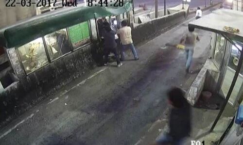 पुलिस की मौजूदगी में टोल बना जंग का मैदान, आरोप बीजेपी कार्यकर्ताओं ने किया हंगामा