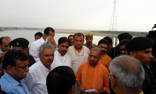 सीएम ने ली बाढ़ की जानकारी और पुल चालू करने का दिया निर्देश