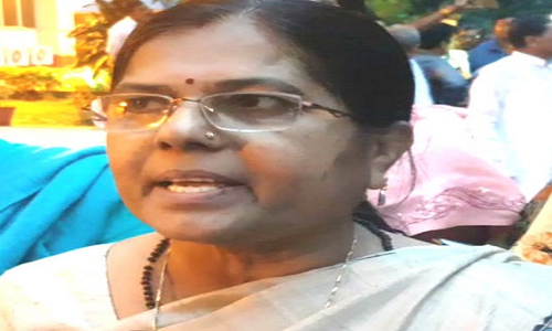 बिहार सरकार में महिला मंत्री संजू वर्मा पर जानलेवा हमला, 3 जवान घायल