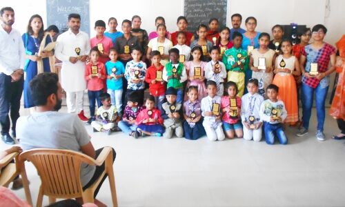 शहीद बाबा दीप सिंह स्कूल में वार्षिक परिणाम घोषित ,डॉ सिवाच ने छात्रों के उज्जवल भविष्य की कामना की !