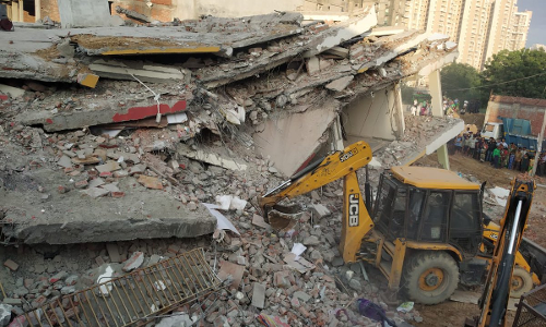 ग्रेटर नोएडा : शाहबेरी में अवैध बिल्डिंग बनाने के आरोप में 3 लोग गिरफ्तार, मलबे से अब तक 3 शव निकाले ग्रेटर नोएडा : शाहबेरी में अवैध बिल्डिंग बनाने के आरोप में 3 लोग गिरफ्तार, मलबे से अब तक 3 शव निकाले