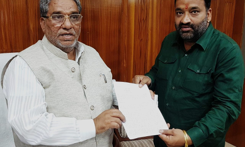 जेल अधीक्षकों को खाकी वर्दी अनिवार्य करने पर शांडिल्य ने दिया जेल मंत्री कृष्णलाल पंवार को ज्ञापन