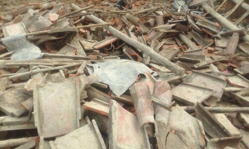 पीलीभीत : मकान गिरने से एक ही परिवार के चार लोग दवे