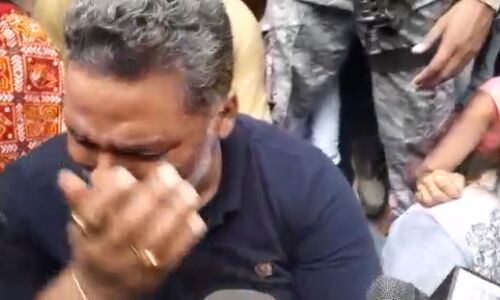 मधेपुरा सांसद पप्पू यादव मुजफ्फरपुर केस को लेकर फूट फूट कर रोये, नहीं बचा सका बेटियों की इज्जत मधेपुरा सांसद पप्पू यादव मुजफ्फरपुर केस को लेकर फूट फूट कर रोये, नहीं बचा सका बेटियों की इज्जत