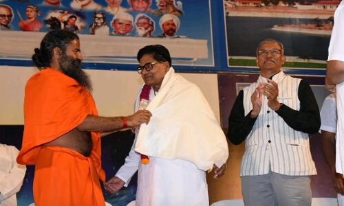 संसदीय स्थाई समिति के चेयरमैन प्रो रामगोपाल ने किया पतंजलि हर्बल एवं फूड पार्क का मुआयना