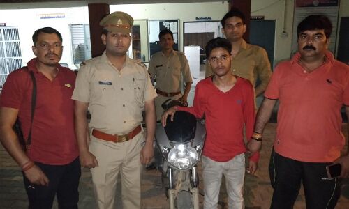 पुलिस मुठभेड में 25000 का शातिर ईनामिया अभियुक्त गिरफ्तार, मोटरसाईकिल व अवैध शस्त्र बरामद