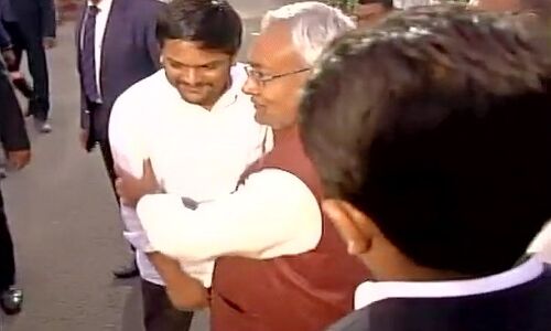 पटना में हार्दिक पटेल ने की CM नितीश से मुलाकात पटना में हार्दिक पटेल ने की CM नितीश से मुलाकात