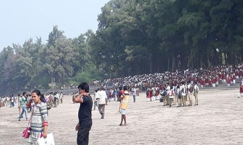 महाराष्ट्र: समुद्र में 40 स्कूली बच्चों से भरी नाव पलटी, 4 की मौत, रेस्क्यू ऑपरेशन जारी महाराष्ट्र: समुद्र में 40 स्कूली बच्चों से भरी नाव पलटी, 4 की मौत, रेस्क्यू ऑपरेशन जारी