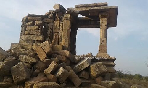 यहां सैकड़ों साल पुराने खजाने की रक्षा करता है मढ़ दानव!